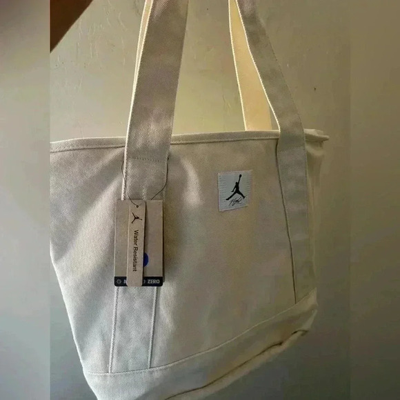 Jordan Flight Holdall Tote Bag - NWT - Picture 10 of 13